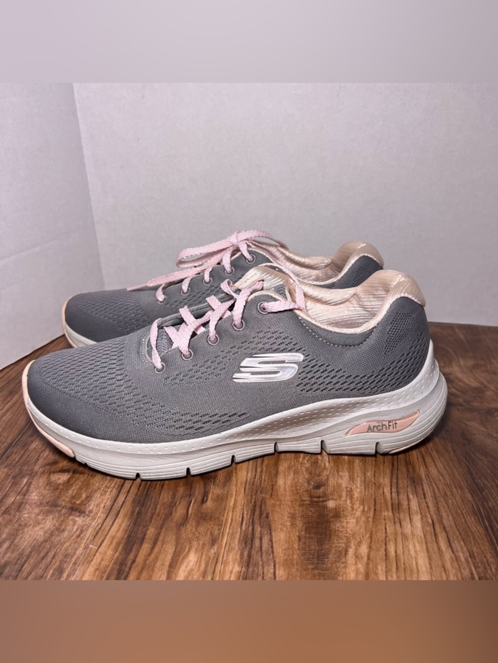 SKECHERS WOMEN'S ARCH FIT- BIG APPEAL LIGHTWEIGHT size 8.5